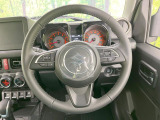 インテリアに合わせたデザインのステアリングは、運転される方のことも考え、運転しやすい形状、大きさです。是非一度、実際に触ってお確かめください。