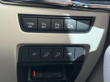 【パーキングセンサー】障害物などが車両に近づいた際に、音と画面表示にてお知らせしてくれます。警告音も段階的に鳴ってくれるので、どのくらいの近さなのか感覚的に察知することが出来ます♪