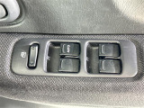 【パワーウインドウ】運転席のスイッチで、各席の窓ガラスの開閉ができます!あると便利ですよね!