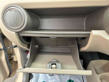 グローブボックス!ちょっとした物置にちょうど良い収納あります!