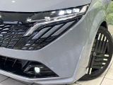 【LEDヘッドライト】悪天候や夜間走行時も良好な視界を確保し安心して運転できる高輝度LEDヘッドライトを装備!点灯速度が早く、消費電力も抑えられています。