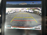 【バックモニター】後ろのカメラの映像がモニターに映し出されるので、後方の見えない死角や、障害物との距離感などもしっかり安全確認することができます。