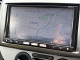 純正ナビ装着車です。見やすい画面で目的地設定もスムーズに行えます。初めての場所でも安心してドライブをサポートしてくれる一台です。