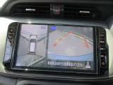 アラウンドビューモニターも装備しております。ご覧のように車体を真上か見たような映像なので、車庫入れの苦手なお客様ももうご心配いりません。