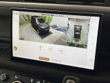 【3Dサラウンドカメラ】は狭い場所でも安心して駐車できるようにサポート。タッチスクリーンの表示と音で障害物との距離を確認できます。車幅感覚に慣れていない方や駐車の苦手な方には必見の装備といえます♪