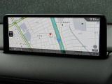 マツダコネクトの10.25インチワイドセンターディスプレイです。『Android Auto』『Apple CarPlay』や独自のコネクテッドサービスに対応したインターフェイスシステムです。
