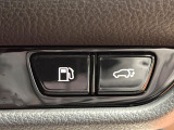 【パワーバックドア】スマートキーや運転席のボタンを押すだけでリアゲートが自動で開閉します!荷物を持っている時や、高い位置にあるバックドアを閉める際に便利な機能です♪