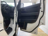 お車の状態をしっかりとお伝えするために1台の車両に付き40枚以上の画像を用意しております。外装はもちろん、室内の装備やお車の特徴などごらんください。