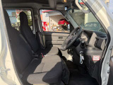 運転席シート廻りは使用感も少なく、良好な状態となっています。前オーナー様が丁寧に使っていたことがよくわかりますね。