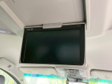 【フリップダウンモニター】大画面モニターで後席でもエンタメをお楽しみいただけます。小さなお子様にも大人気の装備です♪