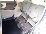 ◆チップアップ&ダイブダウン機構付【ULTR SEAT】は後席座面を左右分割で跳ね上げることができます。トランクで積載できない背の高い荷物をラクラク収納できます。ホンダ車ならではの人気装備です。
