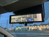 悪天候や荷物で後方の確認がしにくい時もミラーに映像で映してくれるインテリジェントルームミラーです。