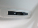 リア席専用のエアコンアウトレットを装備しております。