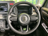 インテリアに合わせたデザインのステアリングは、運転される方のことも考え、運転しやすい形状、大きさです。是非一度、実際に触ってお確かめください。