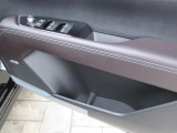 自動ドアロックモード付きの車両です。マツダコネクト内で設定を頂ければ車速やシフトレバーに連動させてコントロール出来ます。小さなお子様や謝って操作をした時も安心??