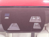 【スマートブレーキサポート】走行中に前方の車両等を認識し、衝突しそうな時は警報とブレーキで衝突回避と被害軽減をアシスト。より安全にドライブをお楽しみいただけます。