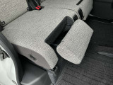 マルチユースフラップでオットマンや足のサポート荷物の落下防止に対応♪