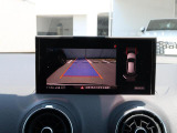 バックカメラ駐車時、後退時に後方を確認する事ができる安全快適装備になります映像だけでなくセンサーにより障害物の距離もドライバーに直感的に伝えてくれる機能になります。