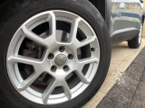 ●純正17インチアルミホイール:輸入車ならではの卓越した走りを支えるホイールと足回りです!日本車の走りに慣れている方にもぜひ体感して頂きたいほど、高いレベルでまとまっています!
