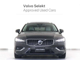 簡潔なラインと明確な意図をもって形作られたV60の外観は、伝統的なスカンジナビアンデザインそのものです。躍動感に溢れ優雅な雰囲気を持ち、細部に至るまで気を配られたその姿には確かな自信が映し出されます。