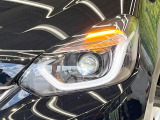 【LEDヘッドライト】悪天候や夜間走行時も良好な視界を確保し安心して運転できる高輝度LEDヘッドライトを装備!点灯速度が早く、消費電力も抑えられています。