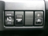 助手席側オートスライドドア付き車です。ドアの開け閉めも楽々!