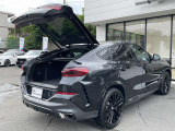 BMWを熟知したメカニックによる、360度の納車前点検。ドイツ本国と同様の教育・訓練を受けたメカニックが徹底的に点検、整備した後にお客様にお引渡しします。
