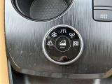 2WDと4WDの切り替えスイッチ オートにすれば車両がオート制御してくれます。