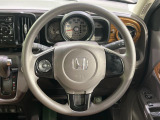 インテリアに合わせたデザインのステアリングは、運転される方のことも考え、運転しやすい形状、大きさです。是非一度、実際に触ってお確かめください。