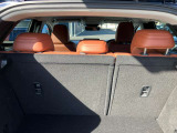 CX-30のリアシートは6:4分割可倒式シートを採用しているため、長尺物を積む際や乗員数に合わせて自在に荷室を広げられます。片側だけを倒してチャイルドシートを残すなど、用途に応じたアレンジが可能です。