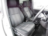 【内装】ヴォクシーの車内です♪もちろん、フロアマットもついてますよ〜!