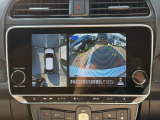 アラウンドビューモニターは4方のカメラで真上から車を見たようにモニターで確認ができる日産の自慢の装備です。是非実際の車で体感してみてください。