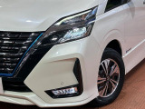 【LEDヘッドライト】悪天候や夜間走行時も良好な視界を確保し安心して運転できる高輝度LEDヘッドライトを装備!点灯速度が早く、消費電力も抑えられています。
