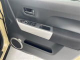 【パワーウインドウ】運転席のスイッチで、各席の窓ガラスの開閉ができます!あると便利ですよね!