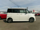 スライドドアですので、狭い駐車場での、乗り降りも、しやすく便利です。