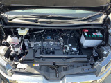 エンジンルームの画像です。店舗にて現車の確認もいただけますので、お電話で在庫のご確認の上是非ご来店くださいませ!!!ワクワクするクルマ選びをご提案します!