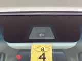 【ホンダセンシング】走行中に前方の車両等を認識し、衝突しそうな時は警報とブレーキで衝突回避と被害軽減をアシスト。より安全にドライブをお楽しみいただけます。