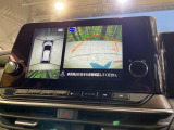 【アラウンドビューモニター】専用のカメラにより、上から見下ろしたような視点で360度クルマの周囲を確認することができます☆死角部分も確認しやすく、狭い場所での切り返しや駐車もスムーズに行えます。