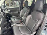 助手席も落ち着いて乗車いただけます。