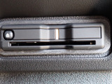■【ETC車載器】が装備されています。セットアップをしてお渡しとなり、ETCカードを差し込むだけで高速道路の利用が可能です。