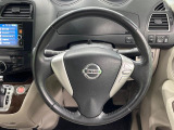 インテリアに合わせたデザインのステアリングは、運転される方のことも考え、運転しやすい形状、大きさです。是非一度、実際に触ってお確かめください。