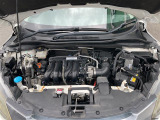 エンジンルームの画像です。店舗にて現車の確認もいただけますので、お電話で在庫のご確認の上是非ご来店くださいませ!!!ワクワクするクルマ選びをご提案します!