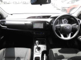 【運転席・インパネまわり】 ハンドル・シート・フロアーなど隅々までプロによるクリーニング済み☆彡キレイな車内でドライブが一層快適にお楽しみいただけます。!!