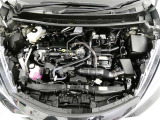 【エンジンルーム】・・・内外装だけでなくこちらもクリーニング済み。 納車までにもう1度しっかり点検いたしますので、安心してお乗りいただけると思います。