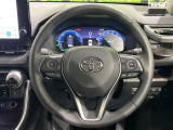 【ステアリングヒーター】冬場に冷たくなりやすい革巻きステアリングを、スイッチ一つで素早く適温に!エアコンよりも早く温まってくれるので、寒い日の運転も快適になりますね♪