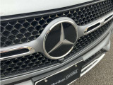 人間工学をもとに設計されたメルセデス・ベンツのシートは、柔らか過ぎず長距離のドライブでも疲れにくい構造になっております。車の運転で腰に負担を感じられる方は是非一度お試しください。