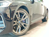 BMW純正アロイホイールはモデルやパッケージに合わせてデザインされています。洗練されたデザインで、足元の個性を引き立てます。