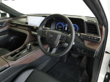 【運転席まわり】・・・ハンドルやシートなども隅々までクリーニング済み。キレイな車内でドライブがより一層快適にお楽しみいただけると思います。