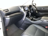 見通しのよいすっきりとした視界で、誰でも運転しやすいです。運転のしやすさは疲れにくさにも繋がりますよ♪