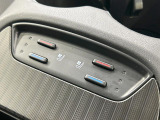 【シートベンチレーション】夏場は涼しい風でお尻や背中の熱やムレを防ぎ、冬はエアコンよりも早く温まってポカポカに!季節を問わず快適に過ごせます。